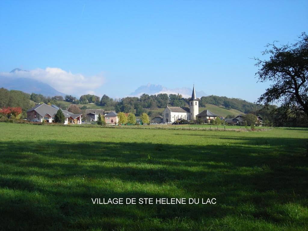 Gite Les Platanes Sainte-Helene-du-Lac Екстер'єр фото