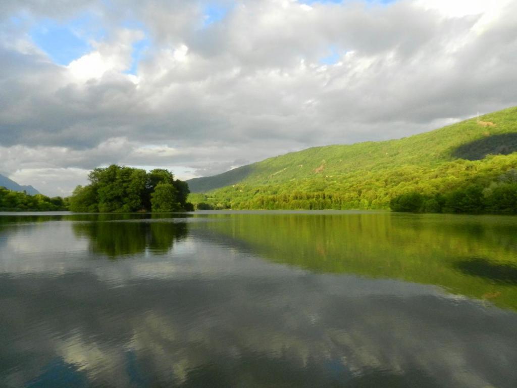 Gite Les Platanes Sainte-Helene-du-Lac Екстер'єр фото